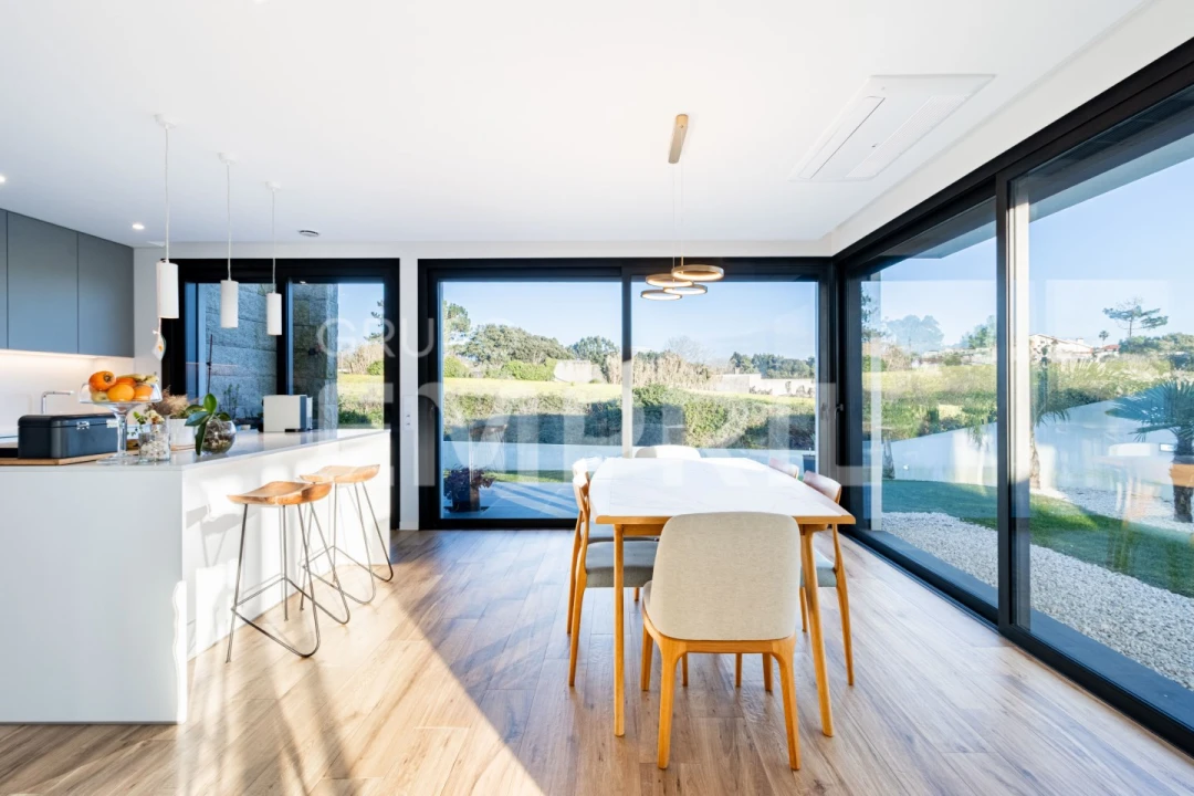 Moradia T3 para Venda em São Felix da Marinha Foto 8