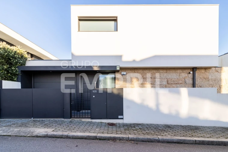 Moradia T3 para Venda em São Felix da Marinha Foto 2