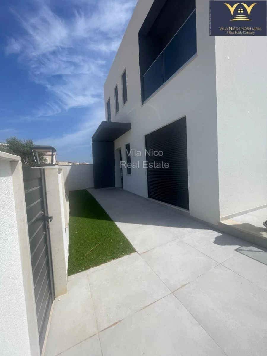 Moradia T4 para Venda em Mexilhoeira Grande Foto 14