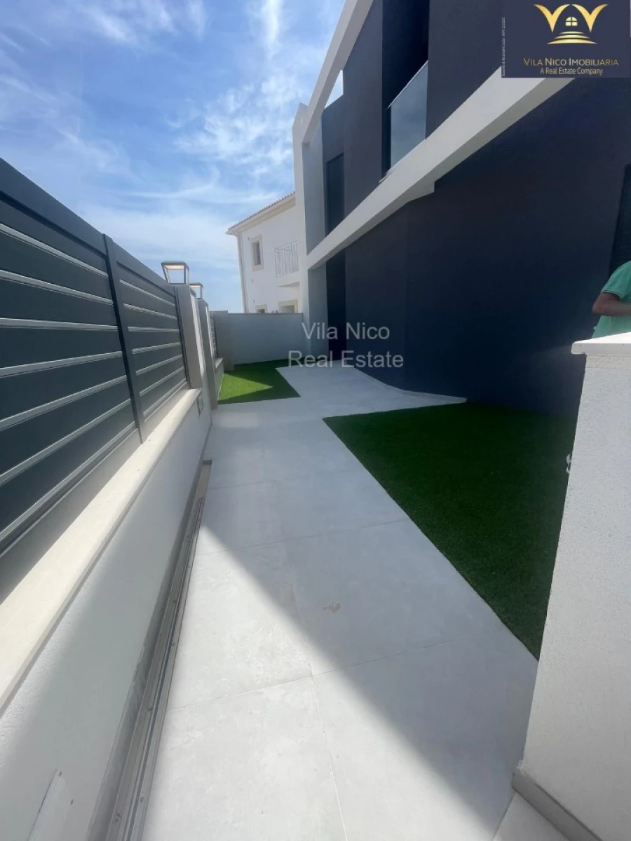 Moradia T4 para Venda em Mexilhoeira Grande Foto 37