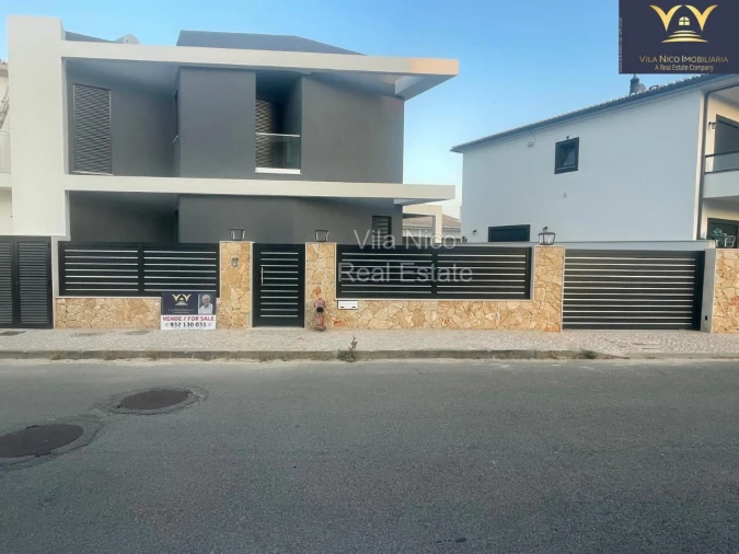 Moradia T4 para Venda em Mexilhoeira Grande