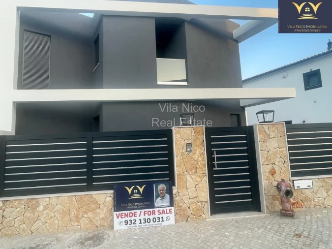 Moradia T4 para Venda em Mexilhoeira Grande Foto 2