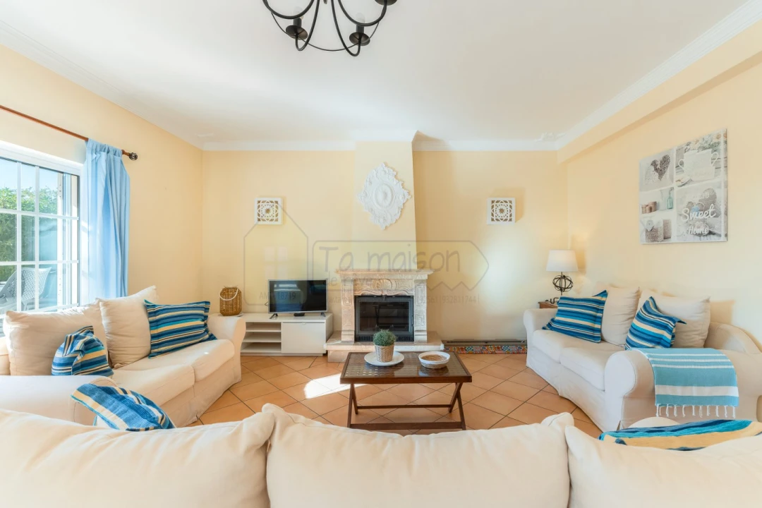 Moradia T4 para Venda em Quarteira Foto 6