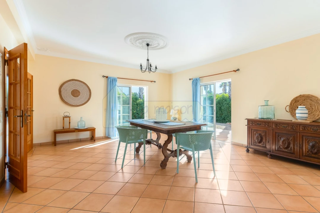 Moradia T4 para Venda em Quarteira Foto 8