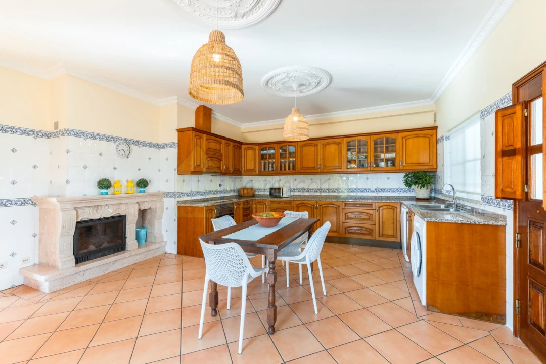 Moradia T4 para Venda em Quarteira Foto 13