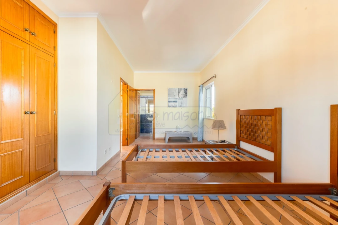 Moradia T4 para Venda em Quarteira Foto 33