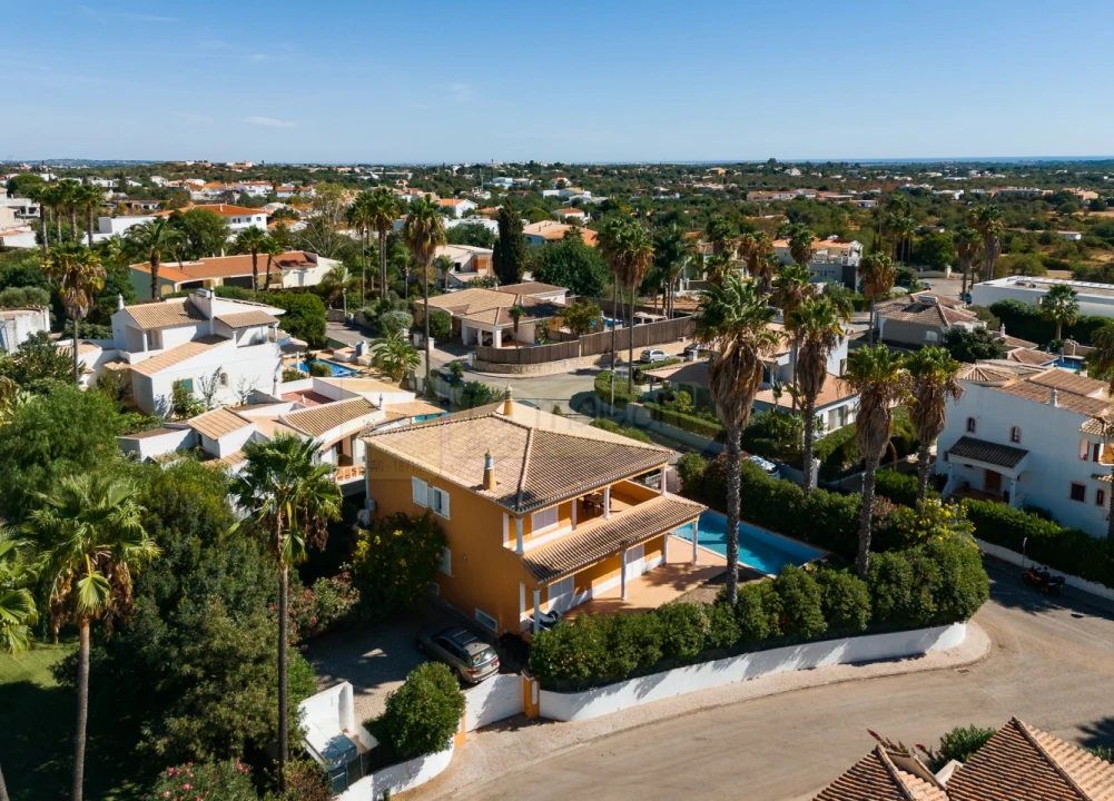 Moradia T4 para Venda em Quarteira Foto 42