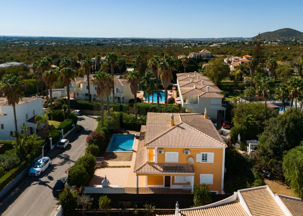 Moradia T4 para Venda em Quarteira Foto 43