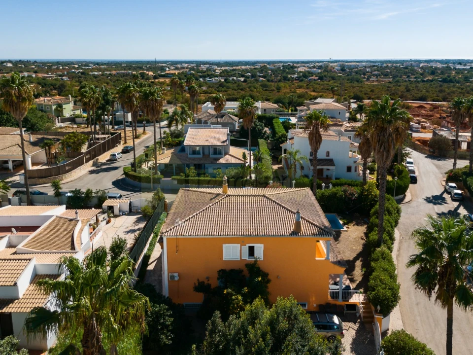 Moradia T4 para Venda em Quarteira Foto 44