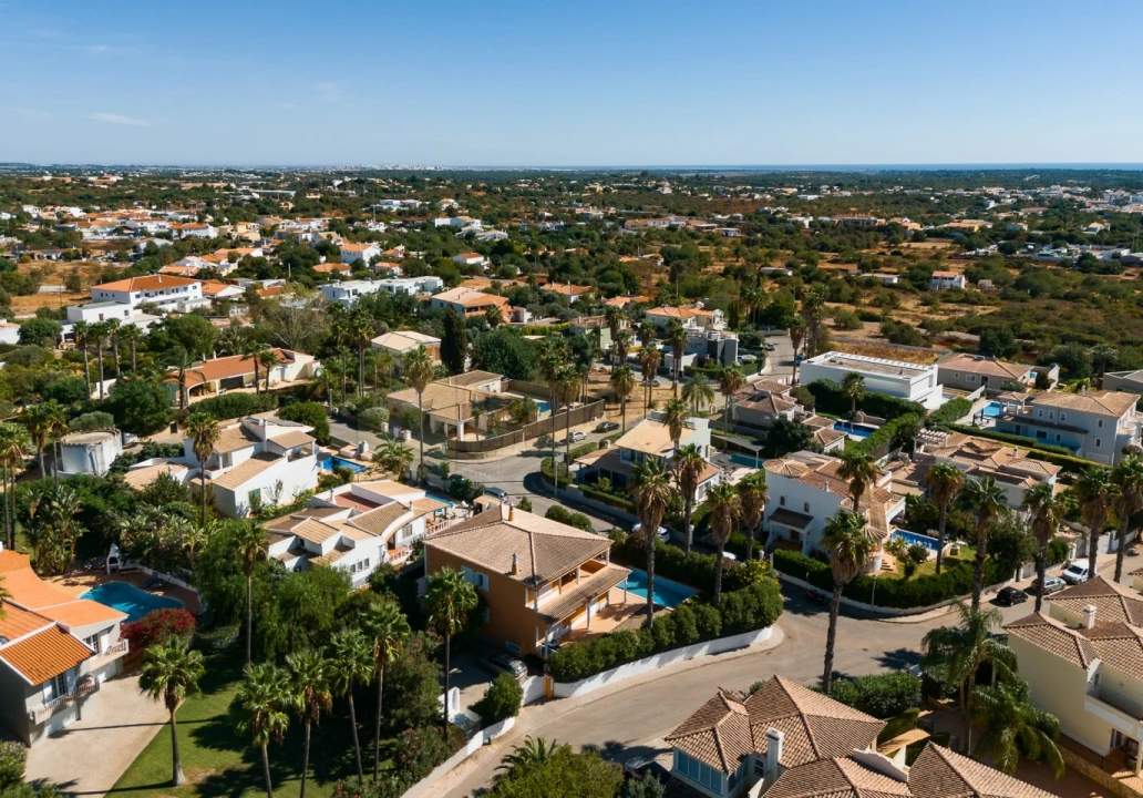 Moradia T4 para Venda em Quarteira Foto 45