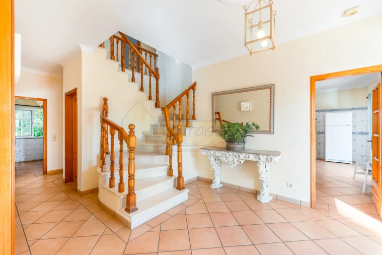 Moradia T4 para Venda em Quarteira Foto 2