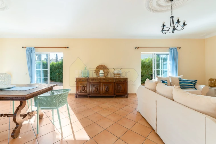 Moradia T4 para Venda em Quarteira Foto 7