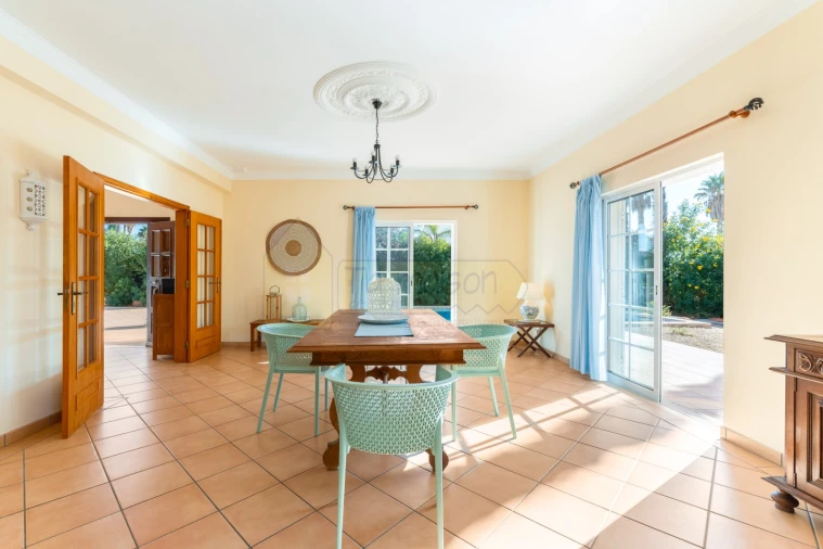 Moradia T4 para Venda em Quarteira Foto 9