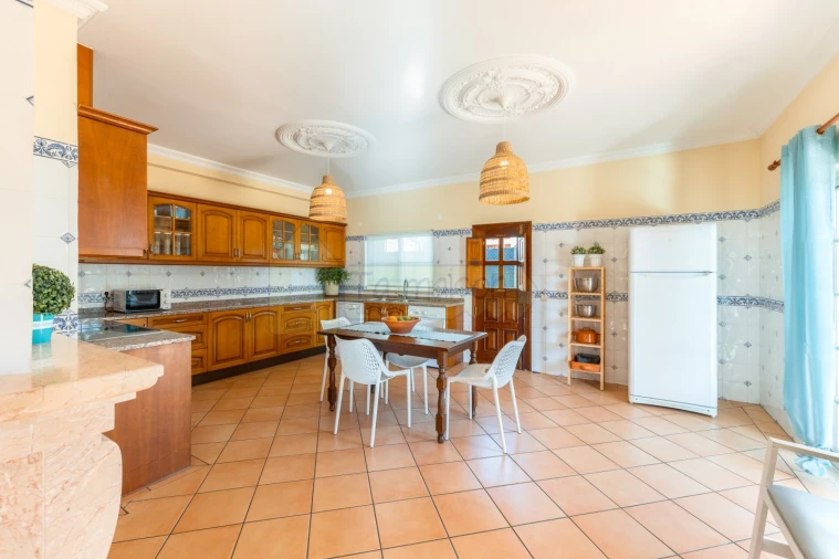 Moradia T4 para Venda em Quarteira Foto 11