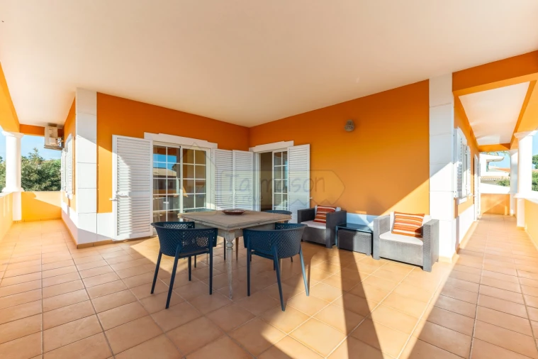 Moradia T4 para Venda em Quarteira Foto 22