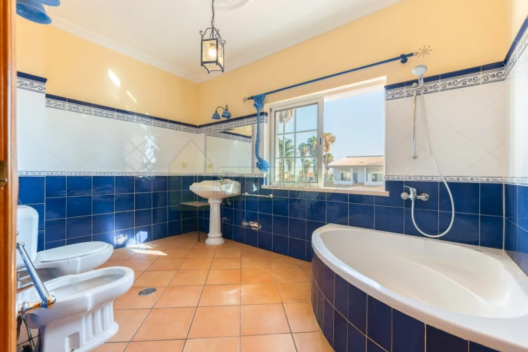 Moradia T4 para Venda em Quarteira Foto 27