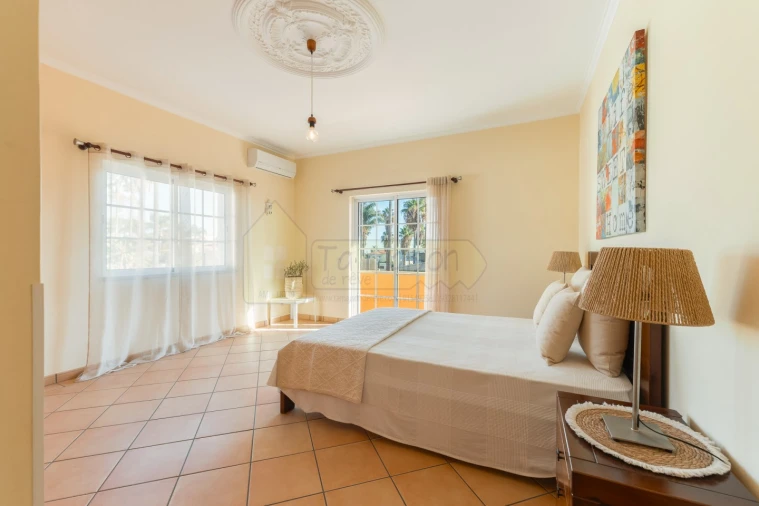 Moradia T4 para Venda em Quarteira Foto 28