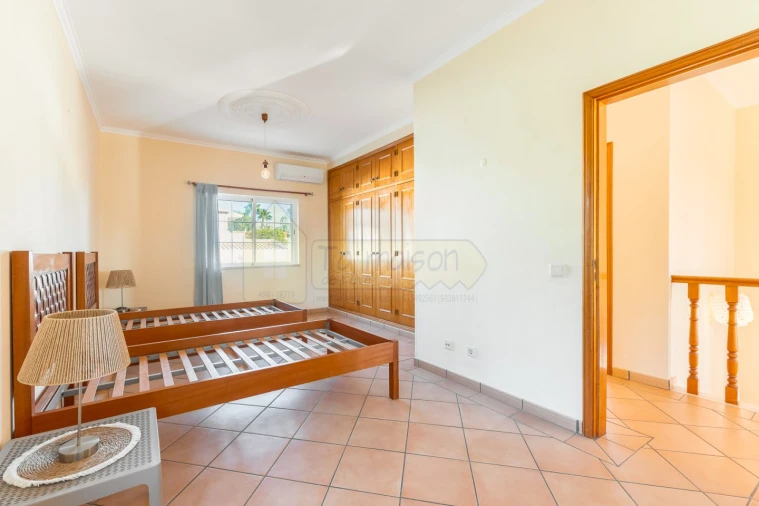 Moradia T4 para Venda em Quarteira Foto 32