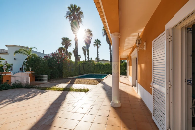 Moradia T4 para Venda em Quarteira Foto 35