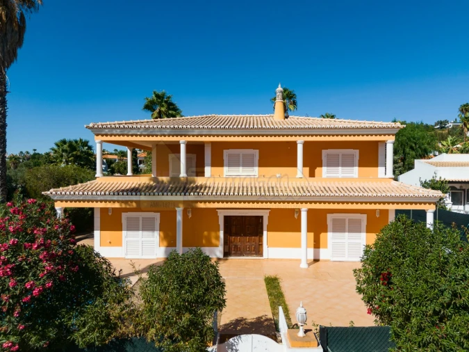 Moradia T4 para Venda em Quarteira Foto 37