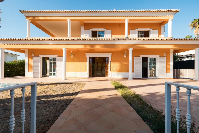 Moradia T4 para Venda em Quarteira Foto 40