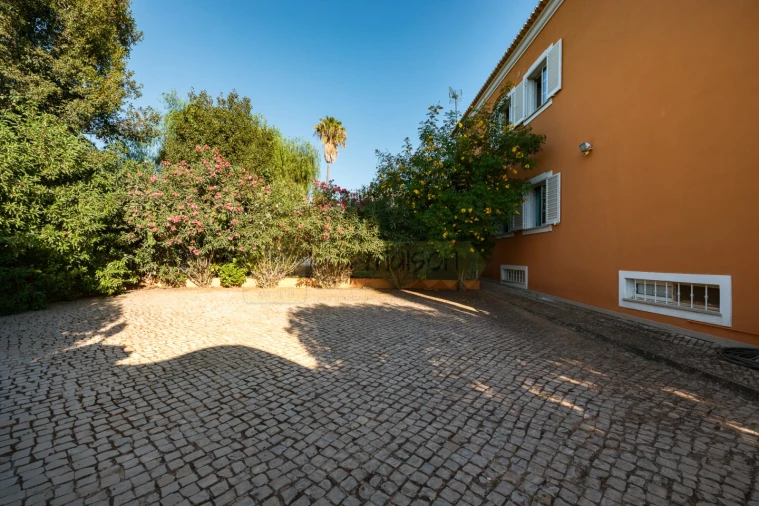 Moradia T4 para Venda em Quarteira Foto 46