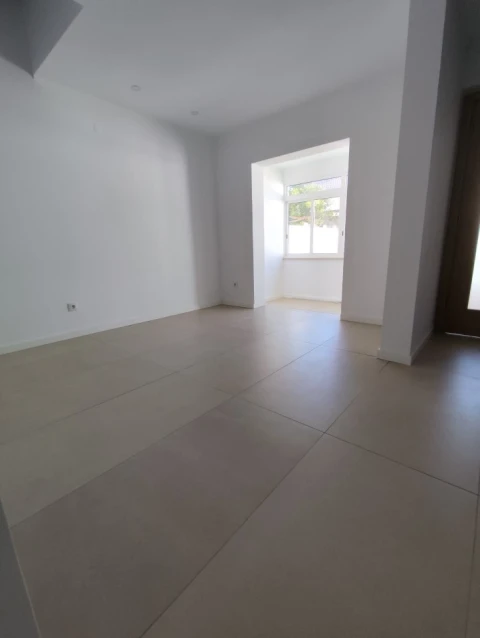 Moradia T2 para Venda em Marvila, Ribeira Santarém, São Salvador, São Nicolau