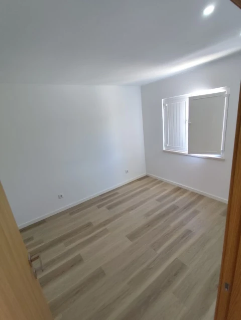 Moradia T2 para Venda em Marvila, Ribeira Santarém, São Salvador, São Nicolau