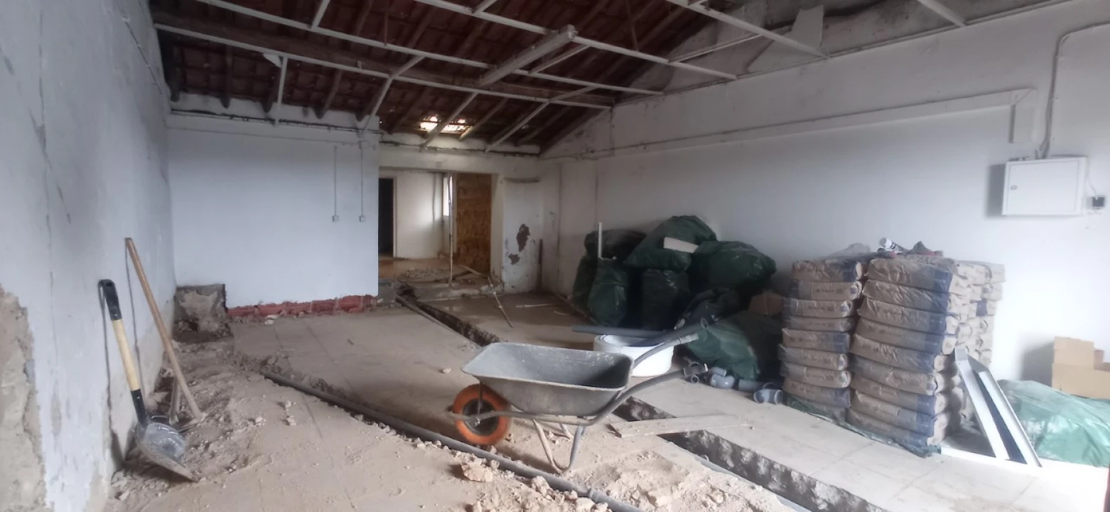 Moradia T2 para Venda em Azoia de Cima e Tremês Foto 2