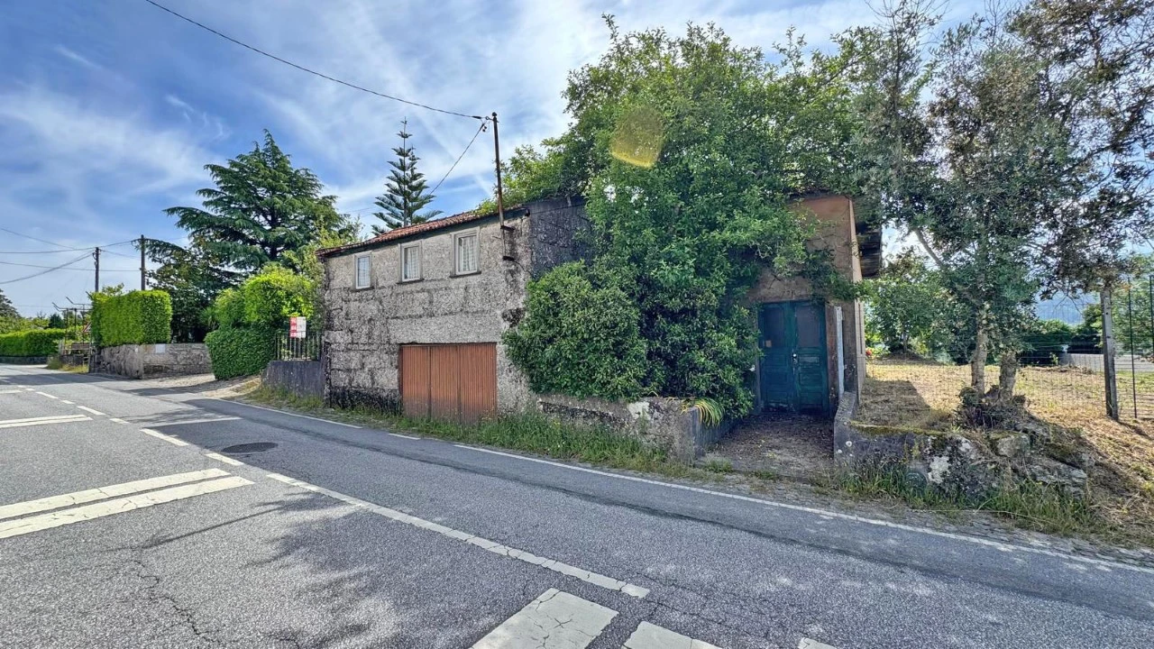 Moradia T3 para Venda em Lomba Foto 4