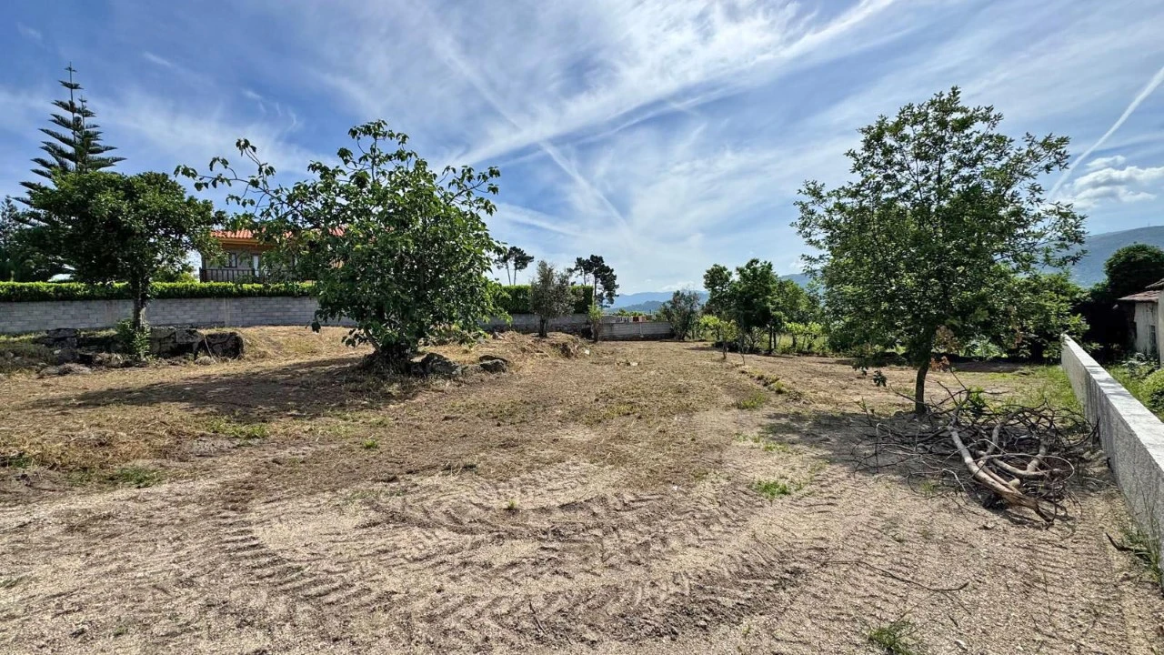 Moradia T3 para Venda em Lomba Foto 8