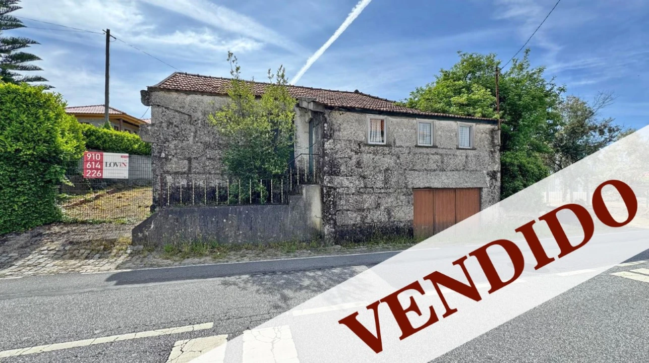 Moradia T3 para Venda em Lomba Foto 1