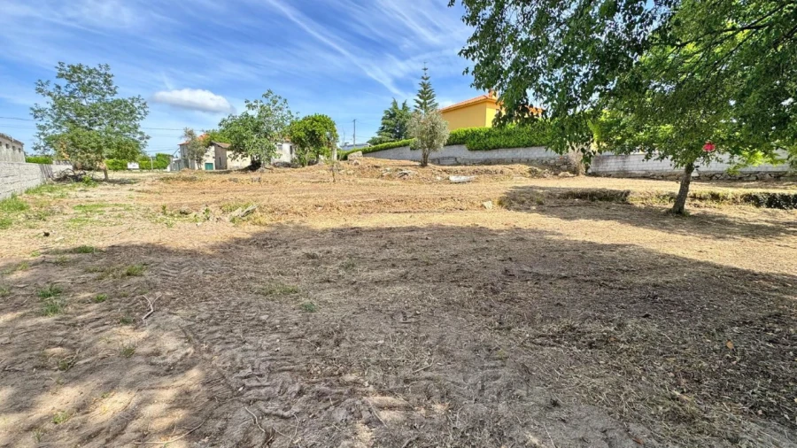 Moradia T3 para Venda em Lomba Foto 12