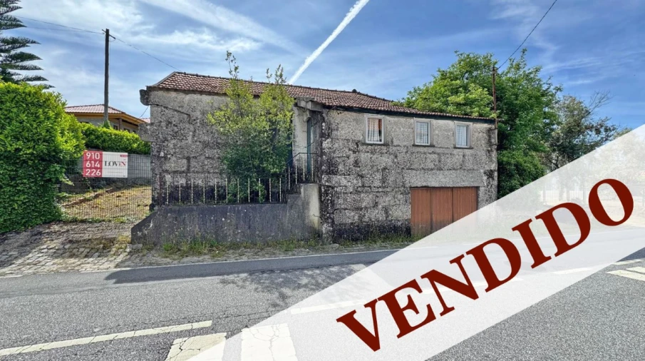 Moradia T3 para Venda em Lomba Foto 1