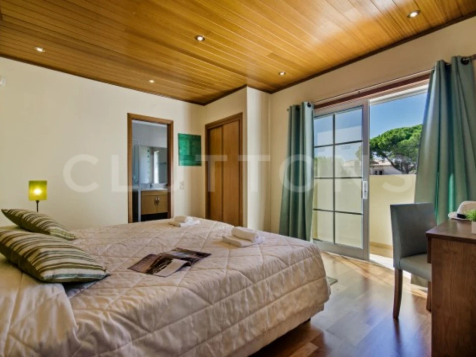 Moradia T4 para Venda em Quarteira Foto 5