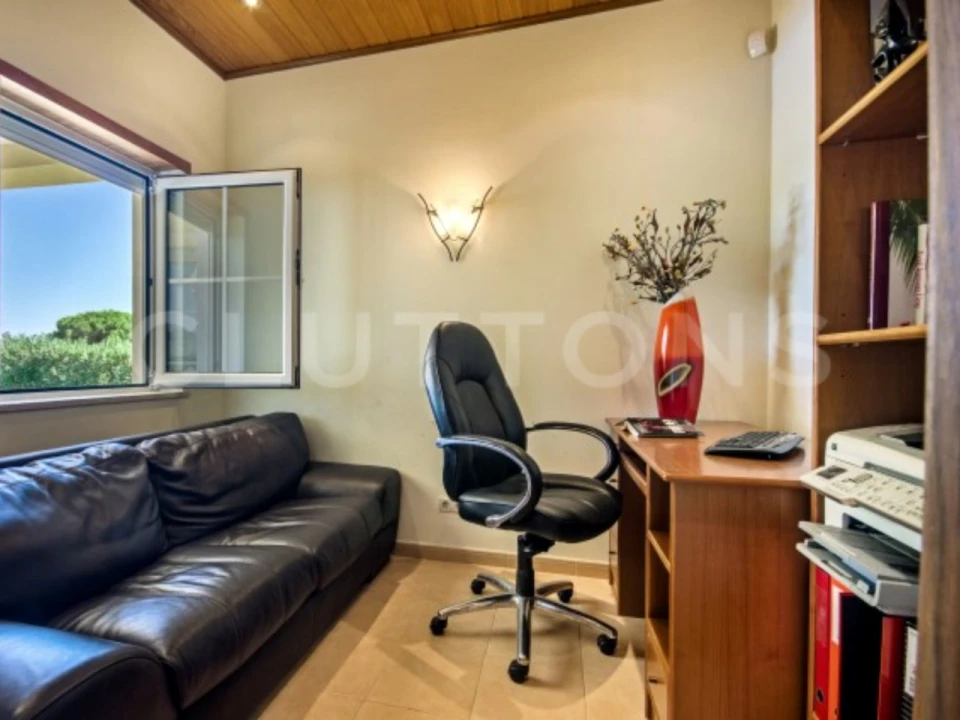 Moradia T4 para Venda em Quarteira Foto 11