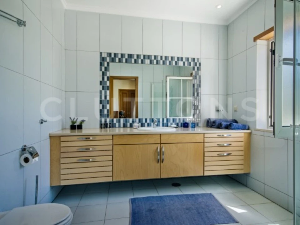 Moradia T4 para Venda em Quarteira Foto 14