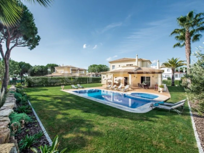 Moradia T4 para Venda em Quarteira