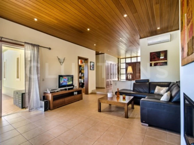 Moradia T4 para Venda em Quarteira Foto 9