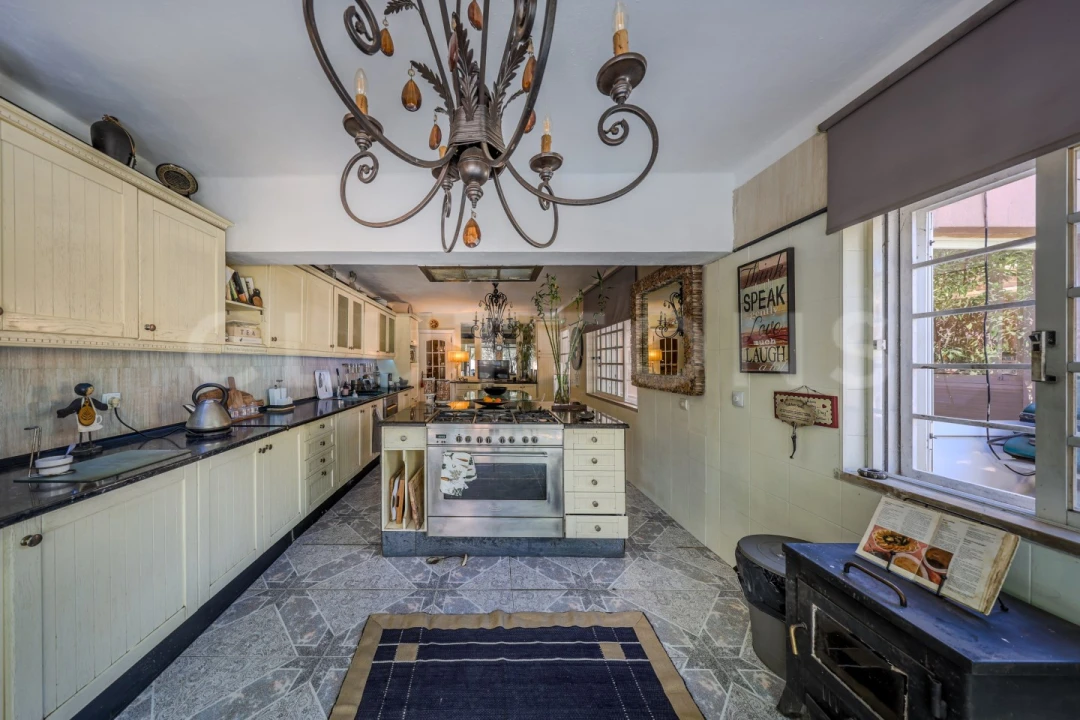 Moradia T6 para Venda em Santa Barbara de Nexe Foto 12