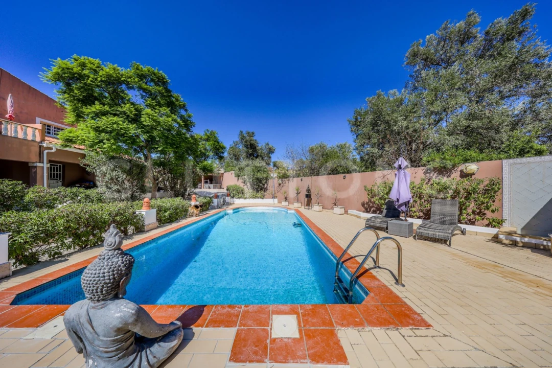 Moradia T6 para Venda em Santa Barbara de Nexe Foto 18