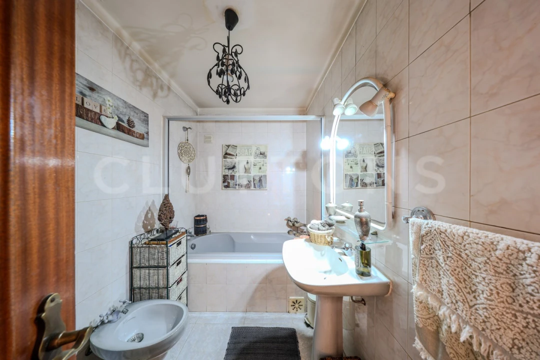 Moradia T6 para Venda em Santa Barbara de Nexe Foto 25