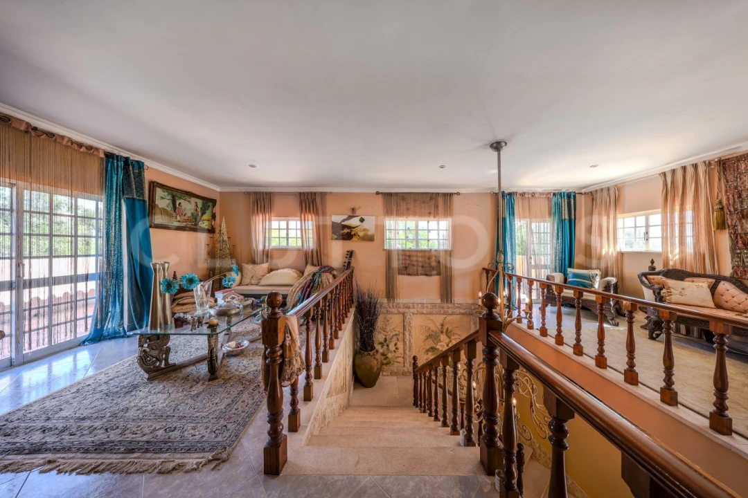 Moradia T6 para Venda em Santa Barbara de Nexe Foto 30