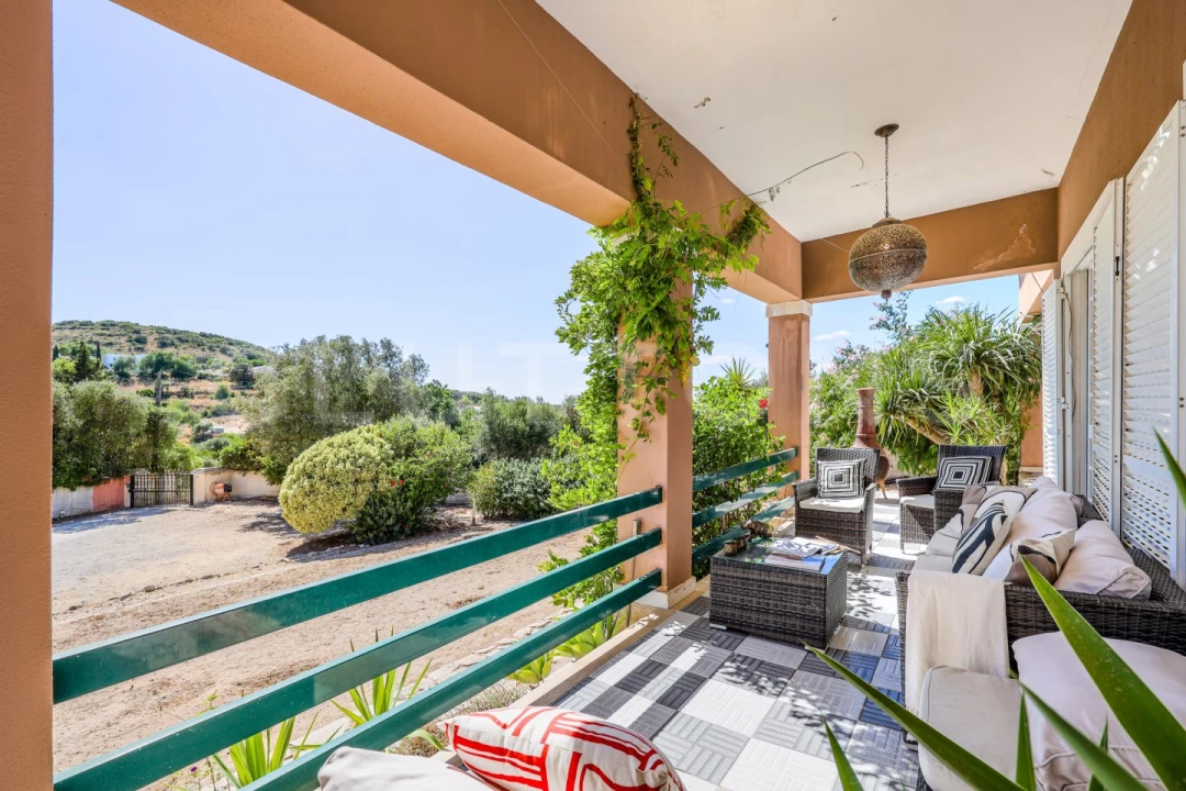 Moradia T6 para Venda em Santa Barbara de Nexe Foto 38