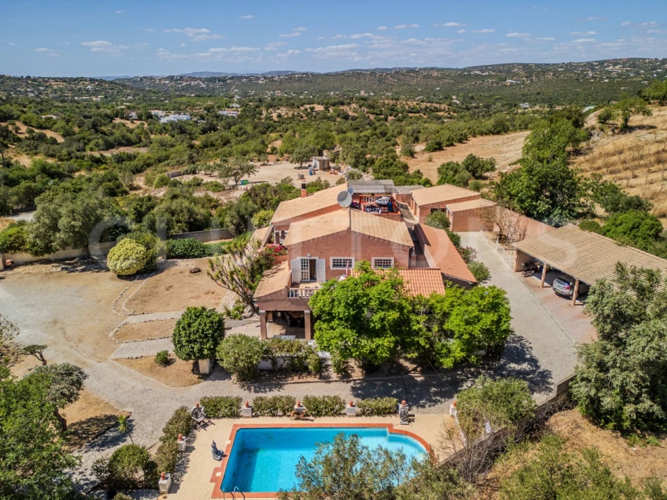 Moradia T6 para Venda em Santa Barbara de Nexe Foto 50