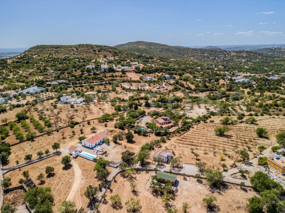 Moradia T6 para Venda em Santa Barbara de Nexe Foto 52