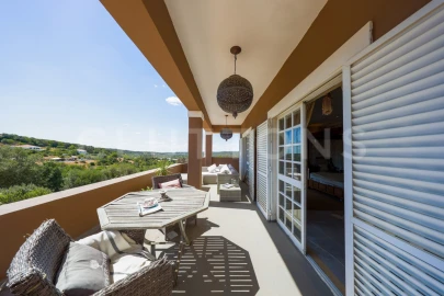 Moradia T6 para Venda em Santa Barbara de Nexe