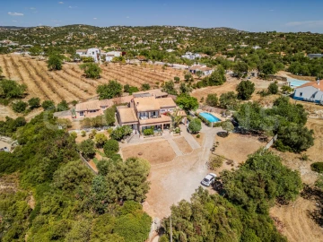 Moradia T6 para Venda em Santa Barbara de Nexe