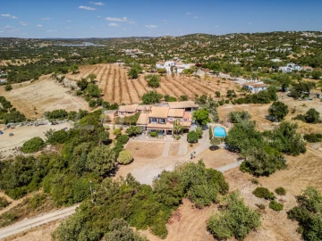 Moradia T6 para Venda em Santa Barbara de Nexe