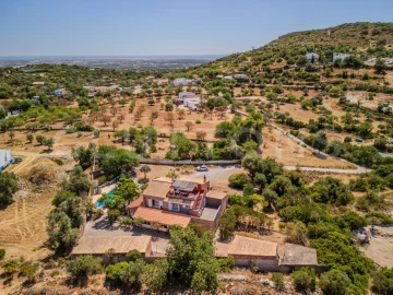 Moradia T6 para Venda em Santa Barbara de Nexe